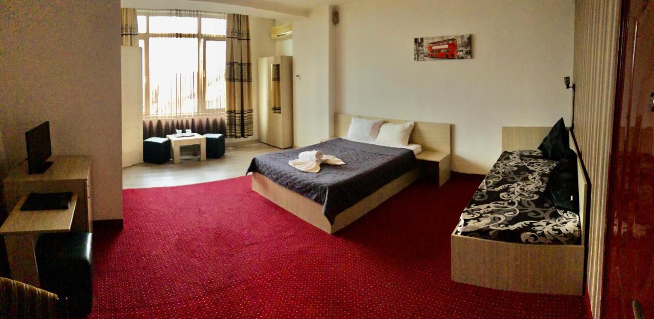 Hotel Mon Caprice Boekarest Buitenkant foto