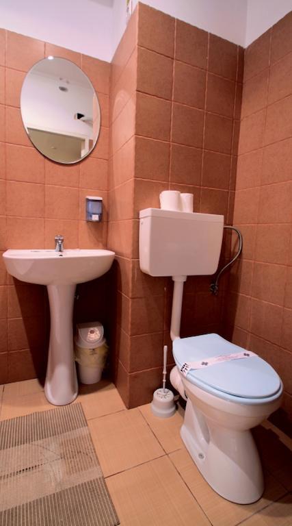 Hotel Mon Caprice Boekarest Kamer foto